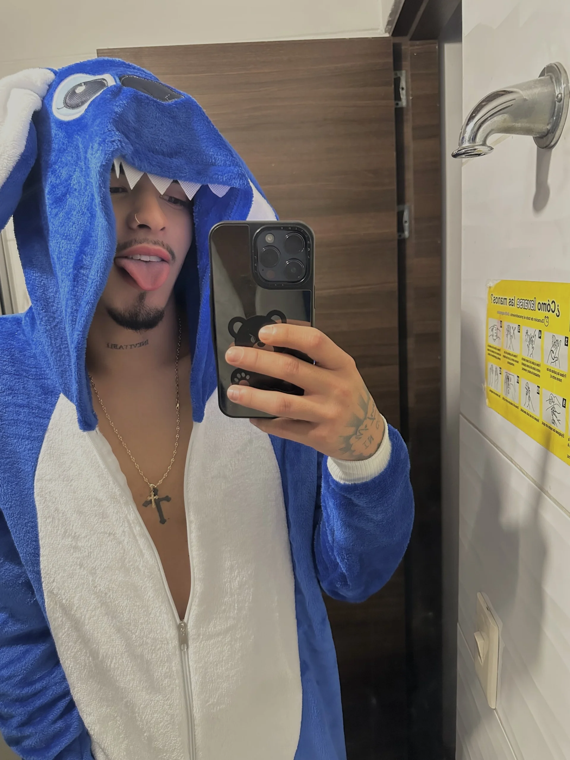 XXX Porn Photo of Nude huge_Santiago 11