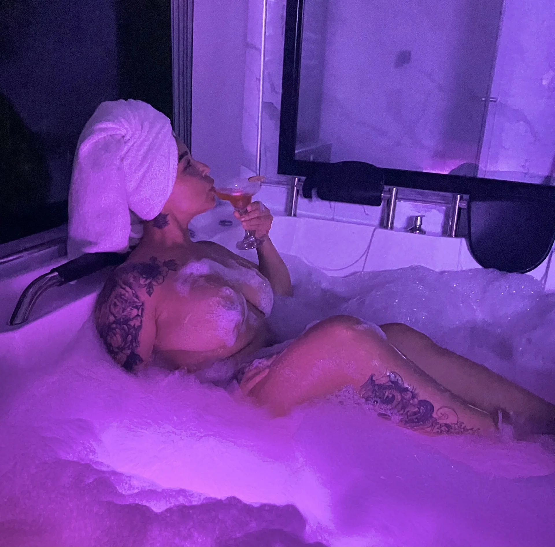 XXX Porn Photo of Nude Natural_BIGASS_Nina 3
