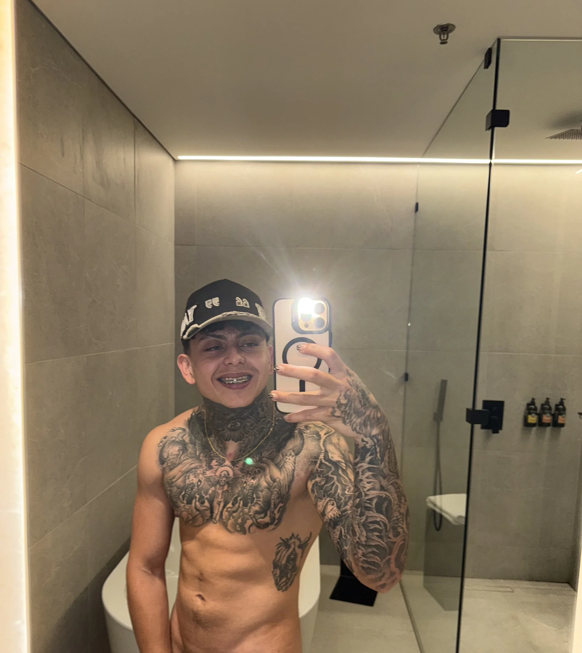 XXX Porn Photo of Nude Kevin22_222 21