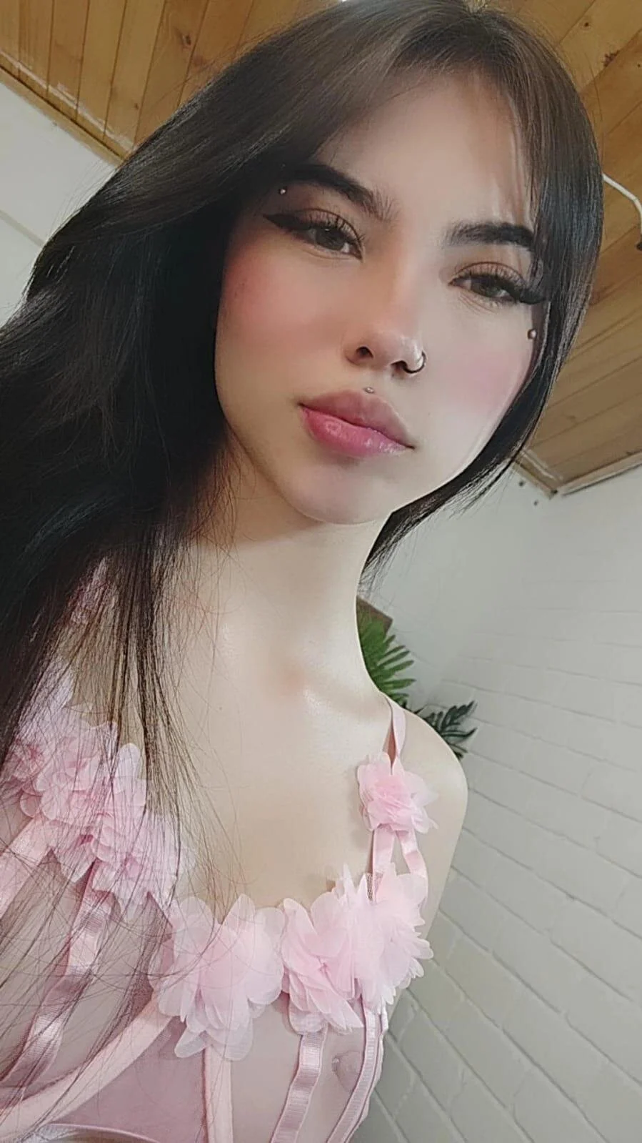 XXX Porn Photo of Nude Roxanne_tay 4