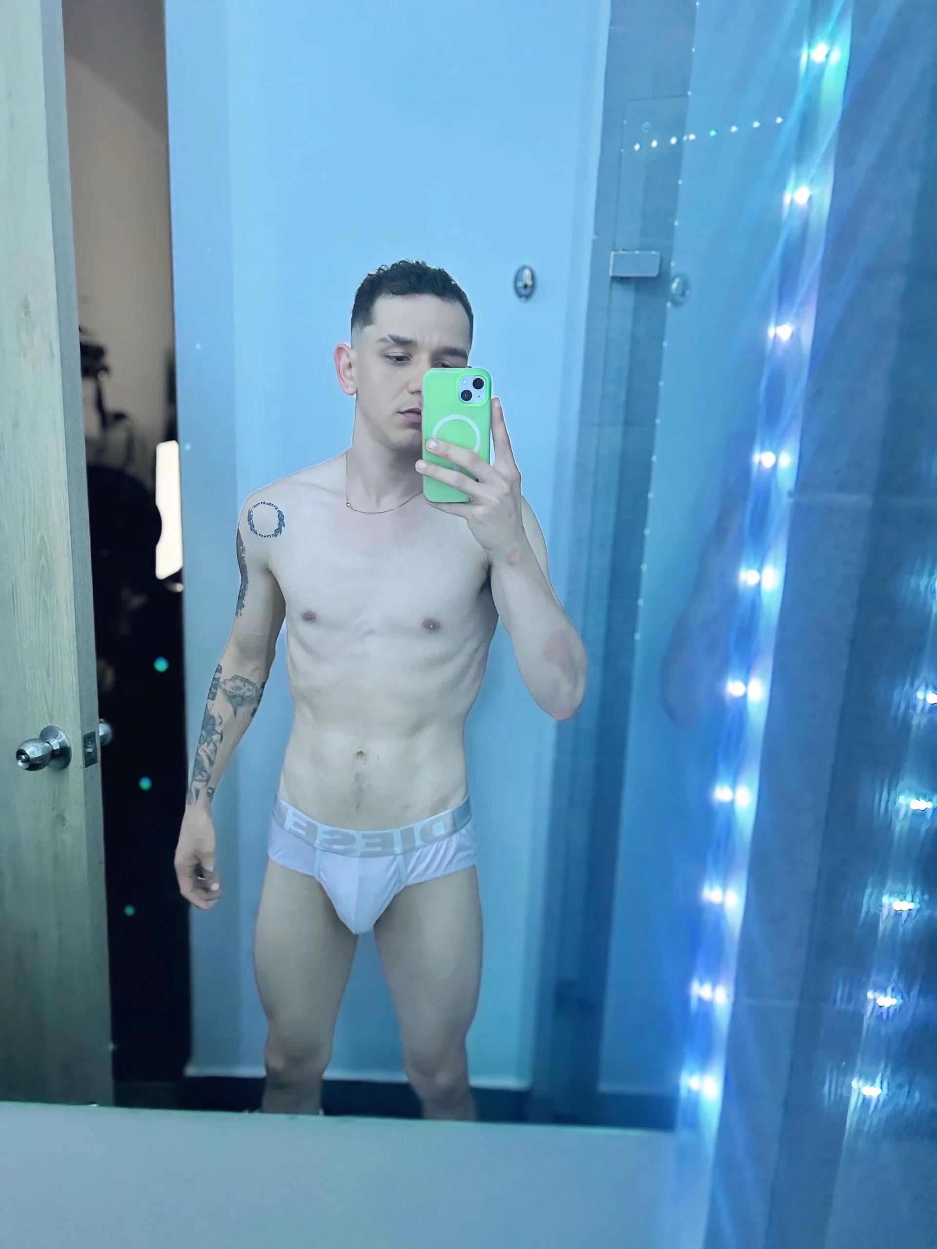 XXX Porn Photo of Nude weshbromws 6