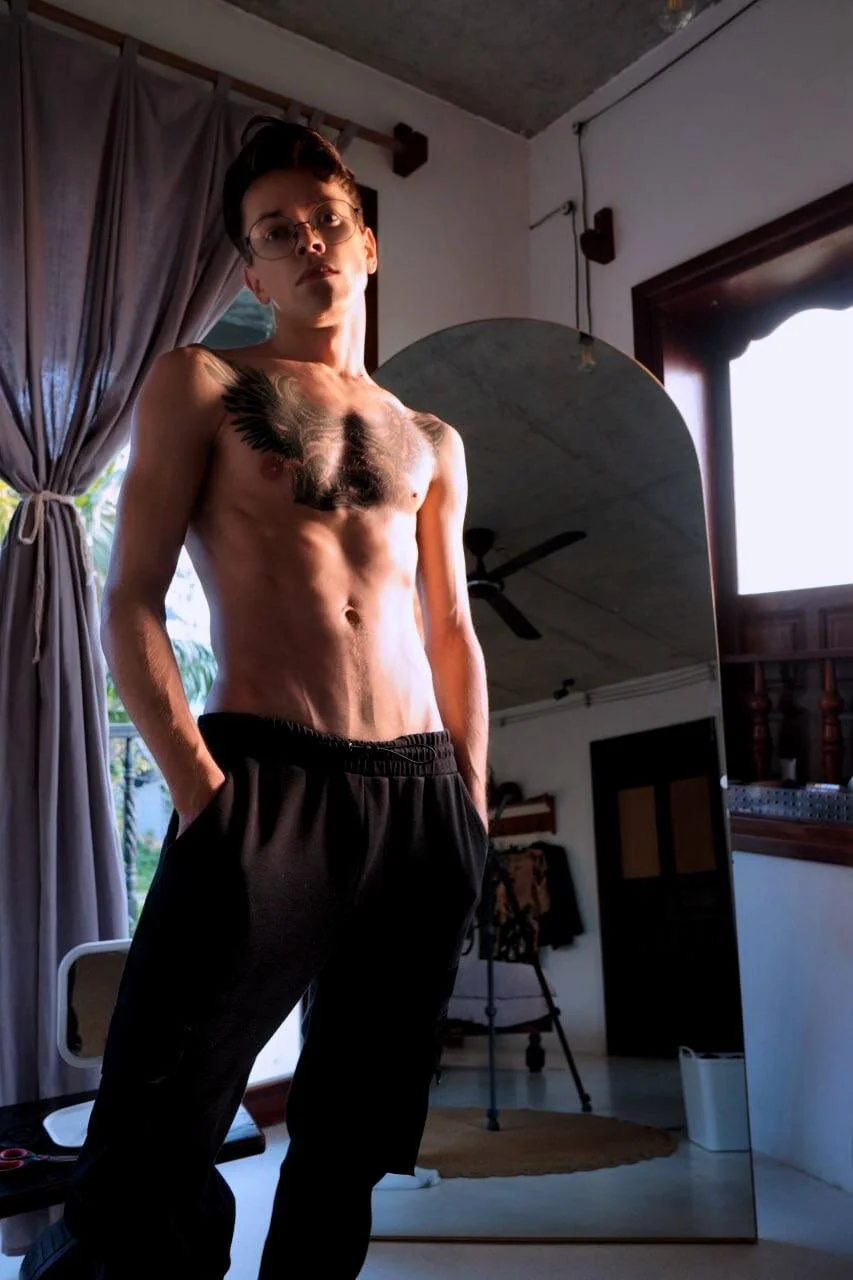 XXX Porn Photo of Nude William_Henry_ 2
