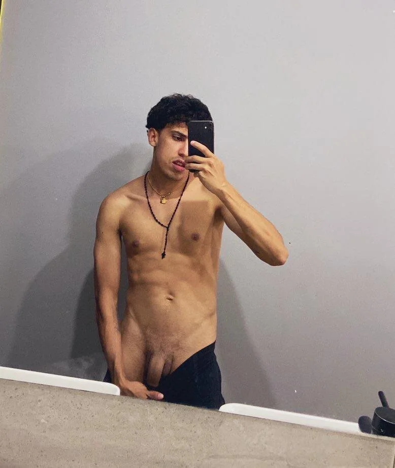 XXX Porn Photo of Nude Robisson_zack 5
