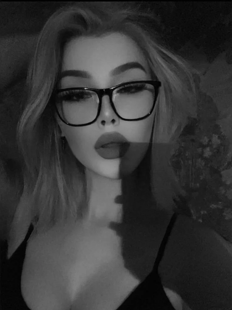 XXX Porn Photo of Nude BlondeAura 6