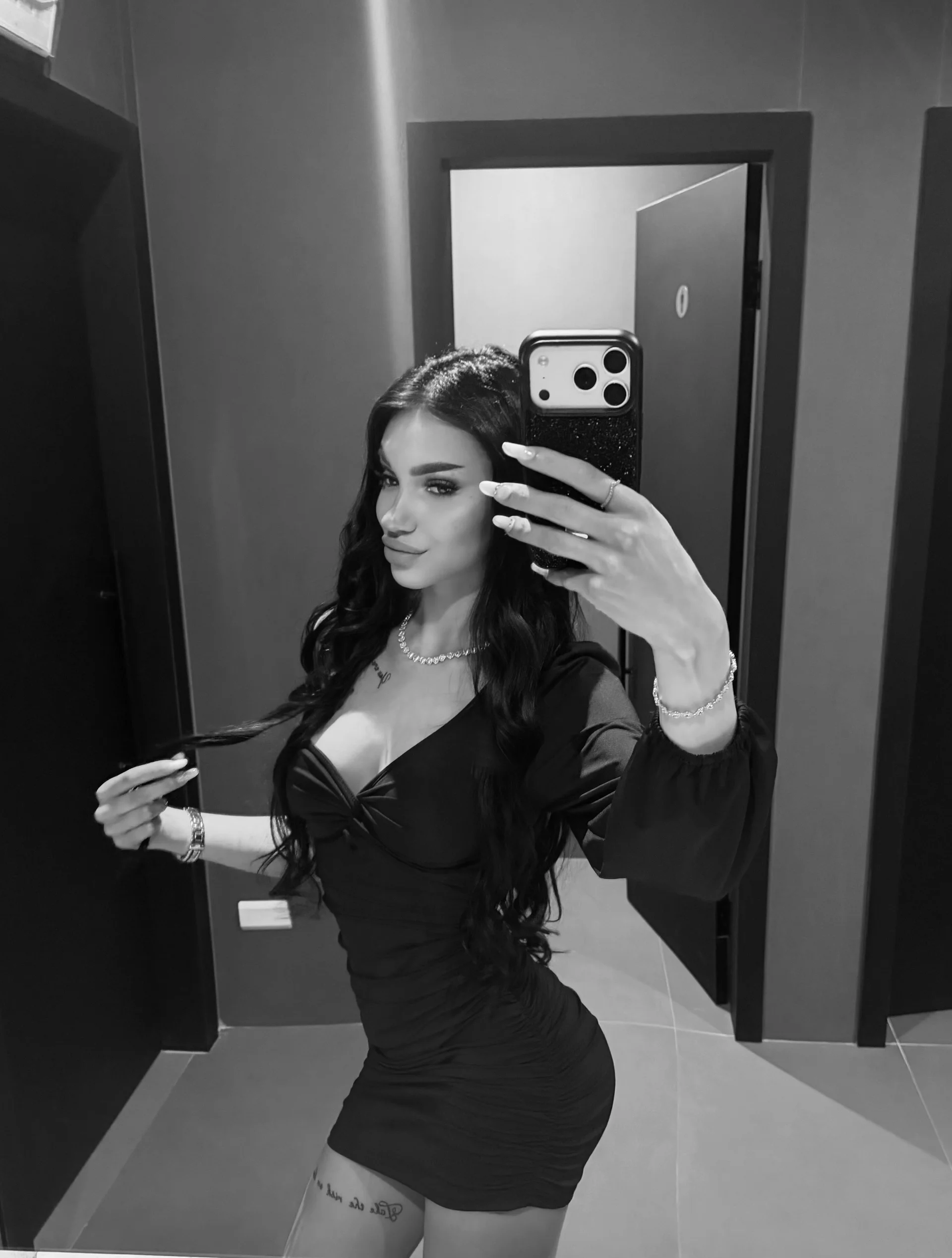 XXX Porn Photo of Nude ilariea_girl 3