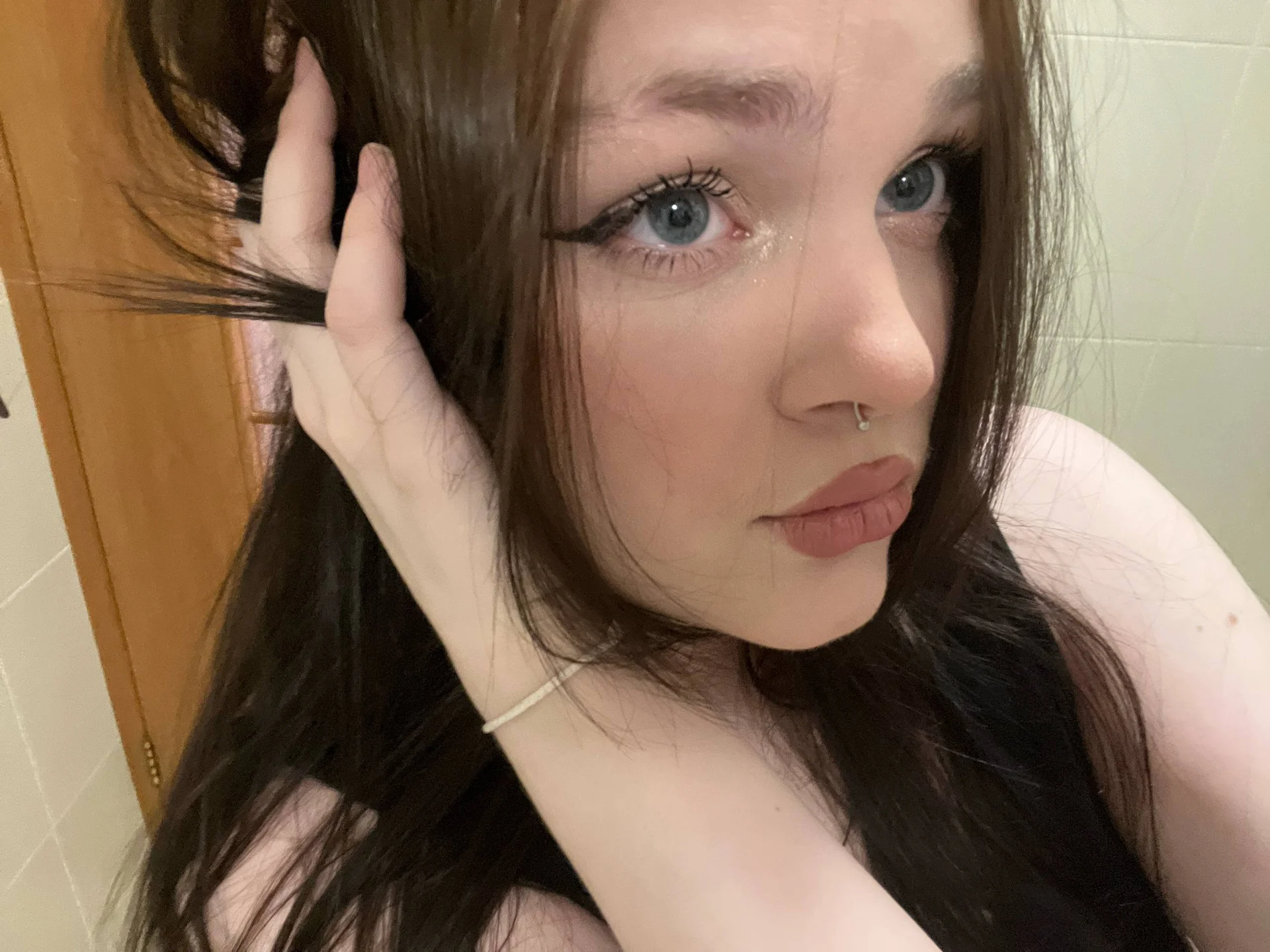 XXX Porn Photo of Nude Emilly_Hiil 2