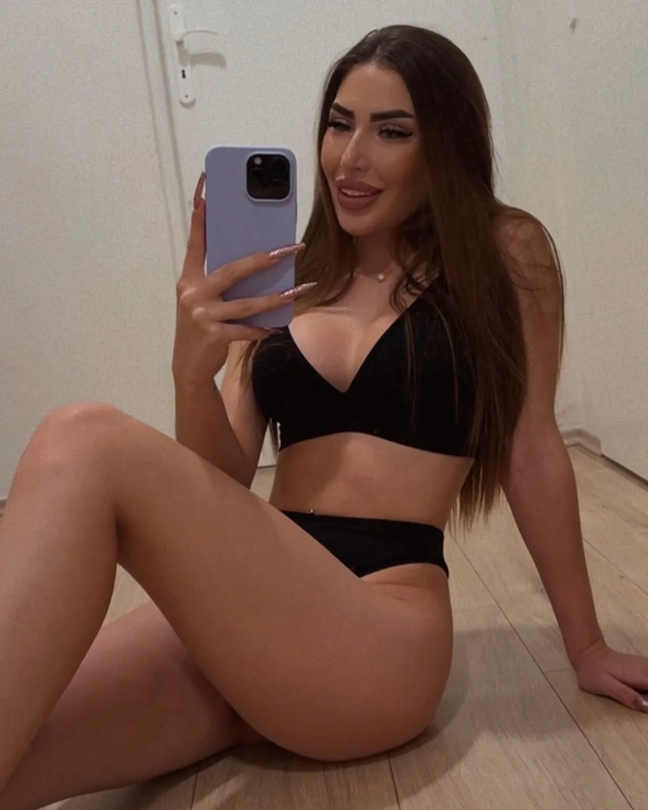 XXX Porn Photo of Nude BurgundyMuse 1