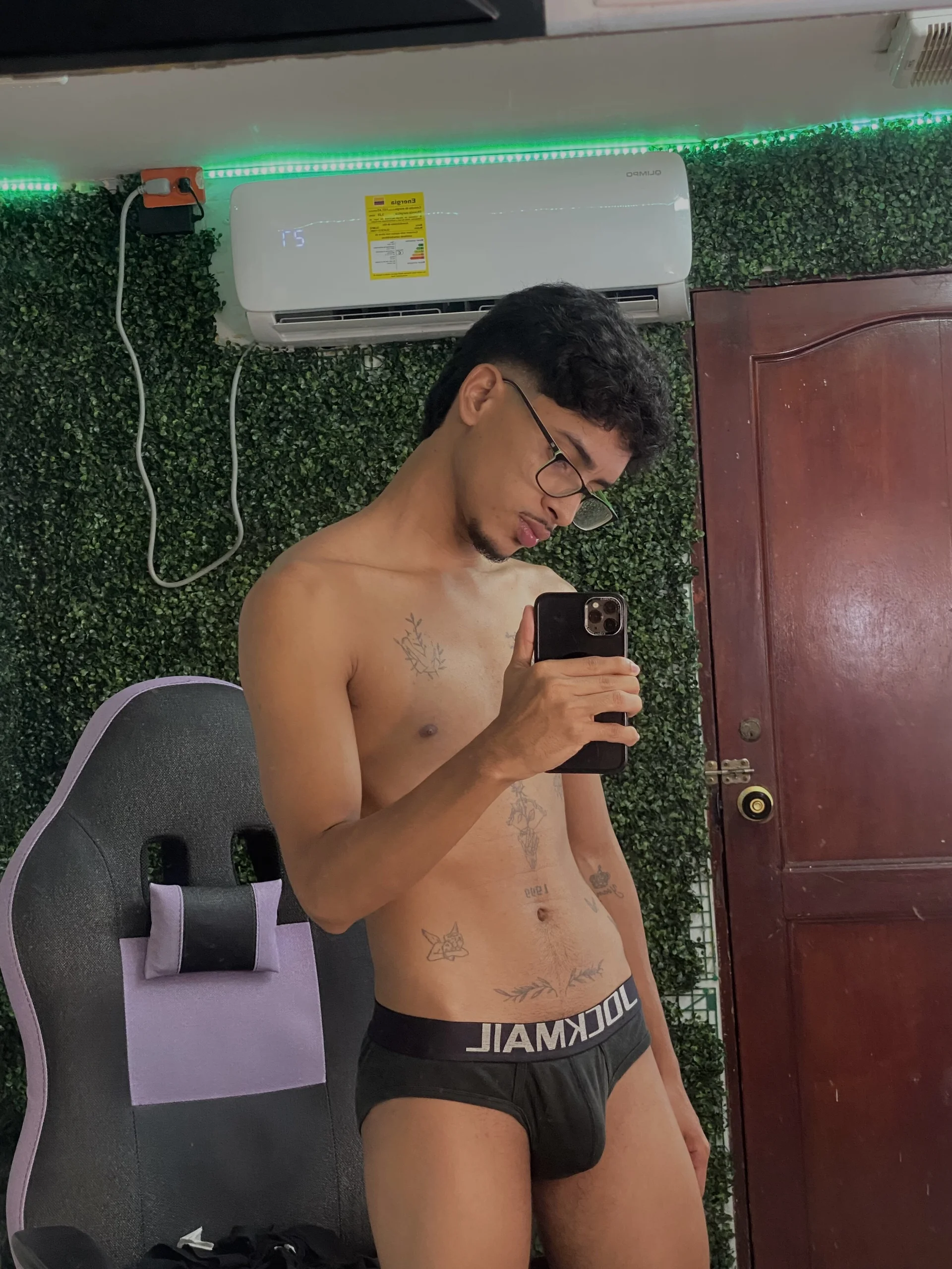 XXX Porn Photo of Nude allens_joe 22