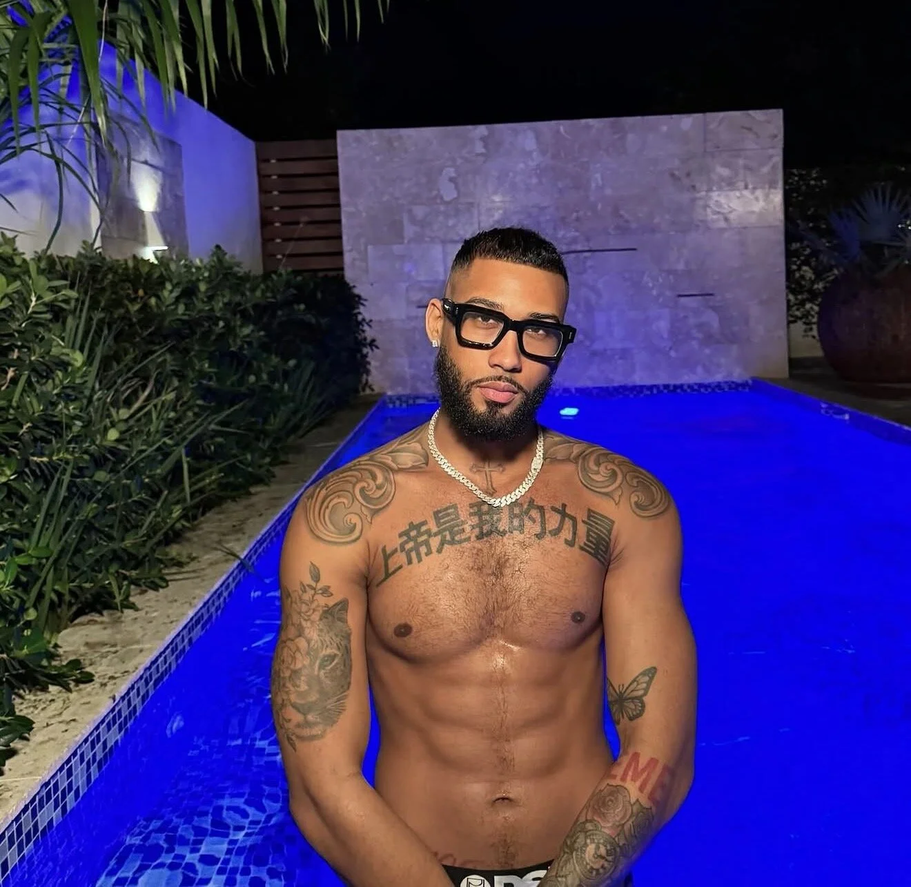 XXX Porn Photo of Nude Mennhot 2