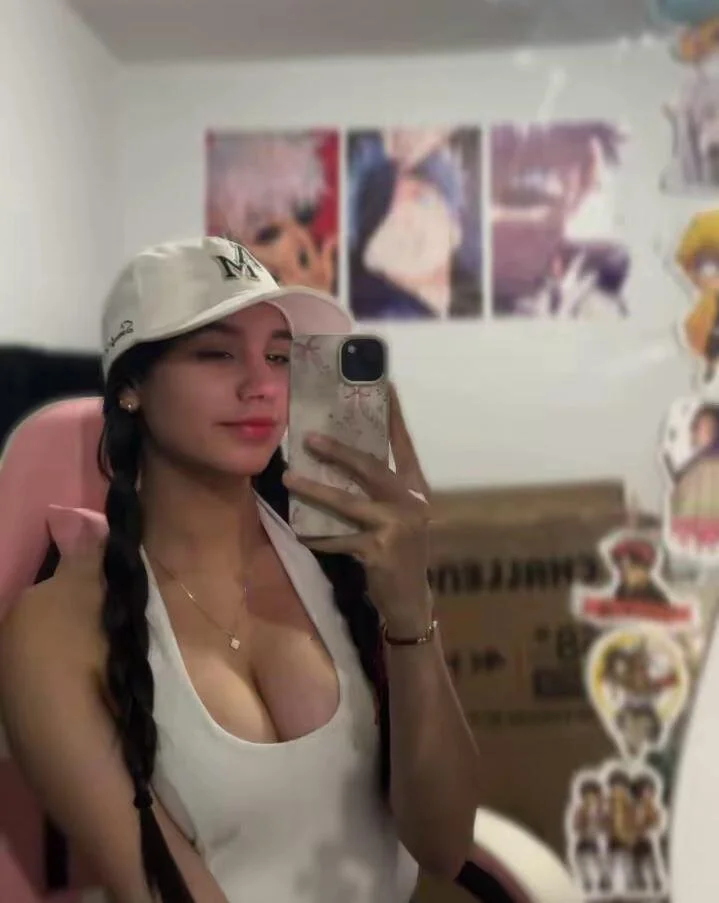 XXX Porn Photo of Nude Emmiicute 10