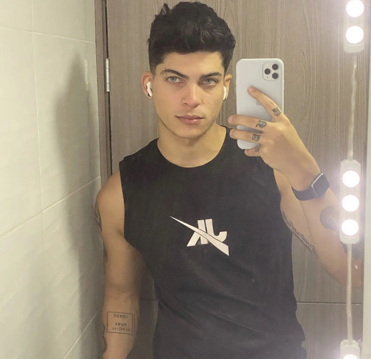 XXX Porn Photo of Nude charlie_hotxxx 10
