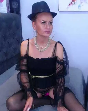 XXX Porn Photo of Nude magenta_maturr 70