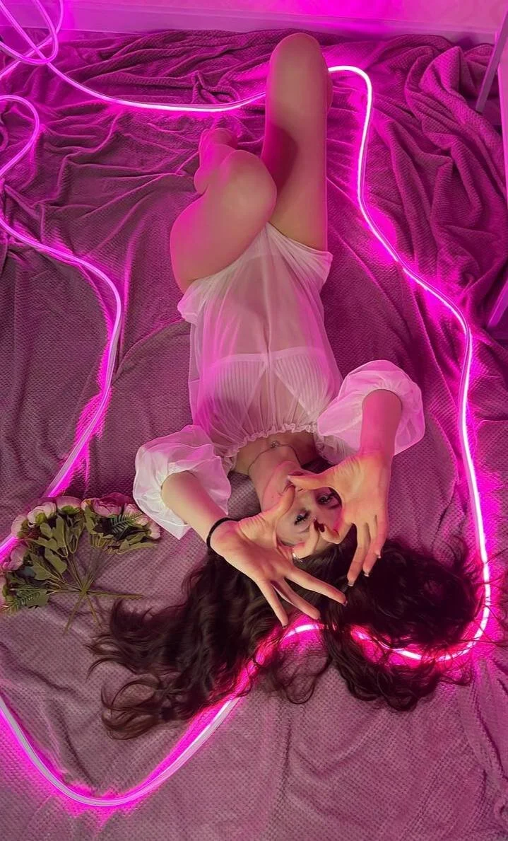 XXX Porn Photo of Nude KeeleyBuoy 23