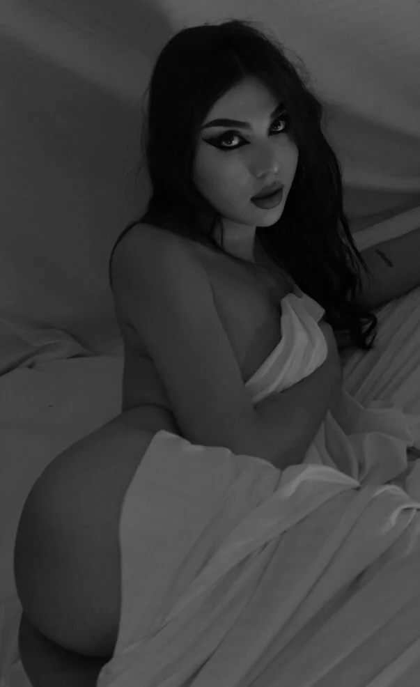 XXX Porn Photo of Nude saracaball_ 1