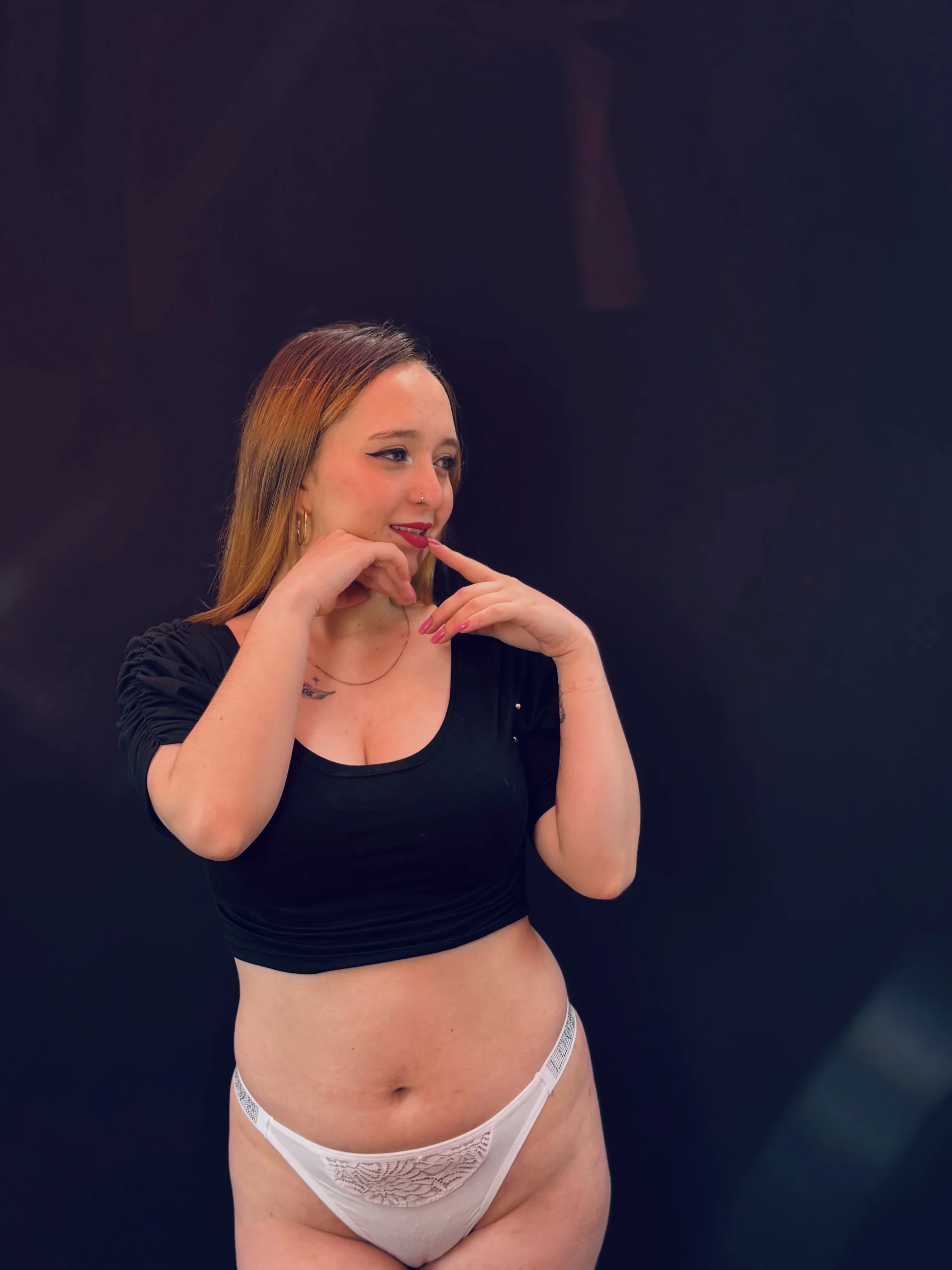 XXX Porn Photo of Nude Liaroberts1 146