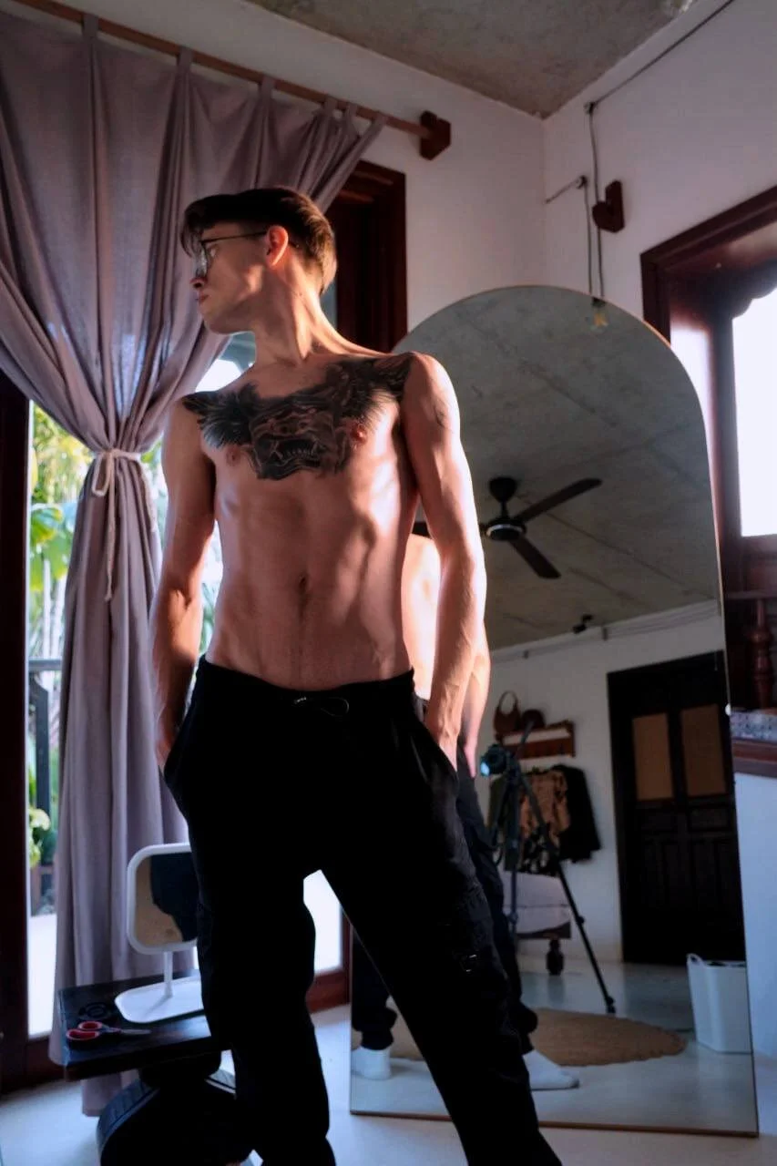 XXX Porn Photo of Nude William_Henry_ 22