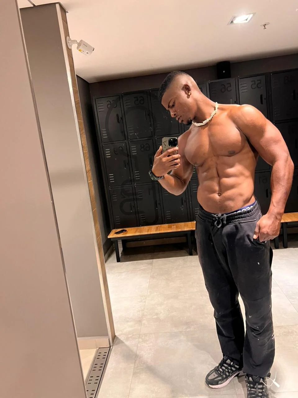 XXX Porn Photo of Nude Lebron_black_ 3