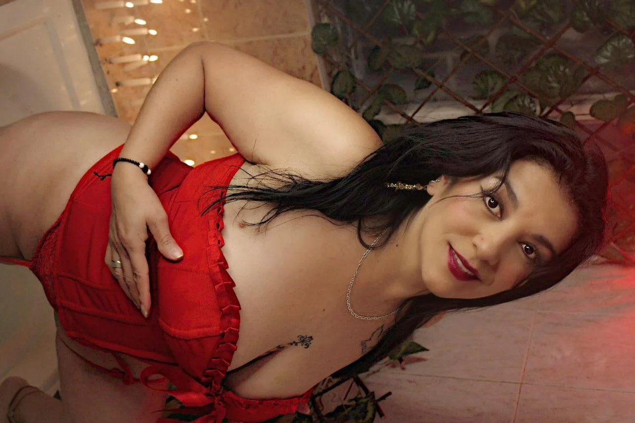 XXX Porn Photo of Nude selena_yourmilf 18