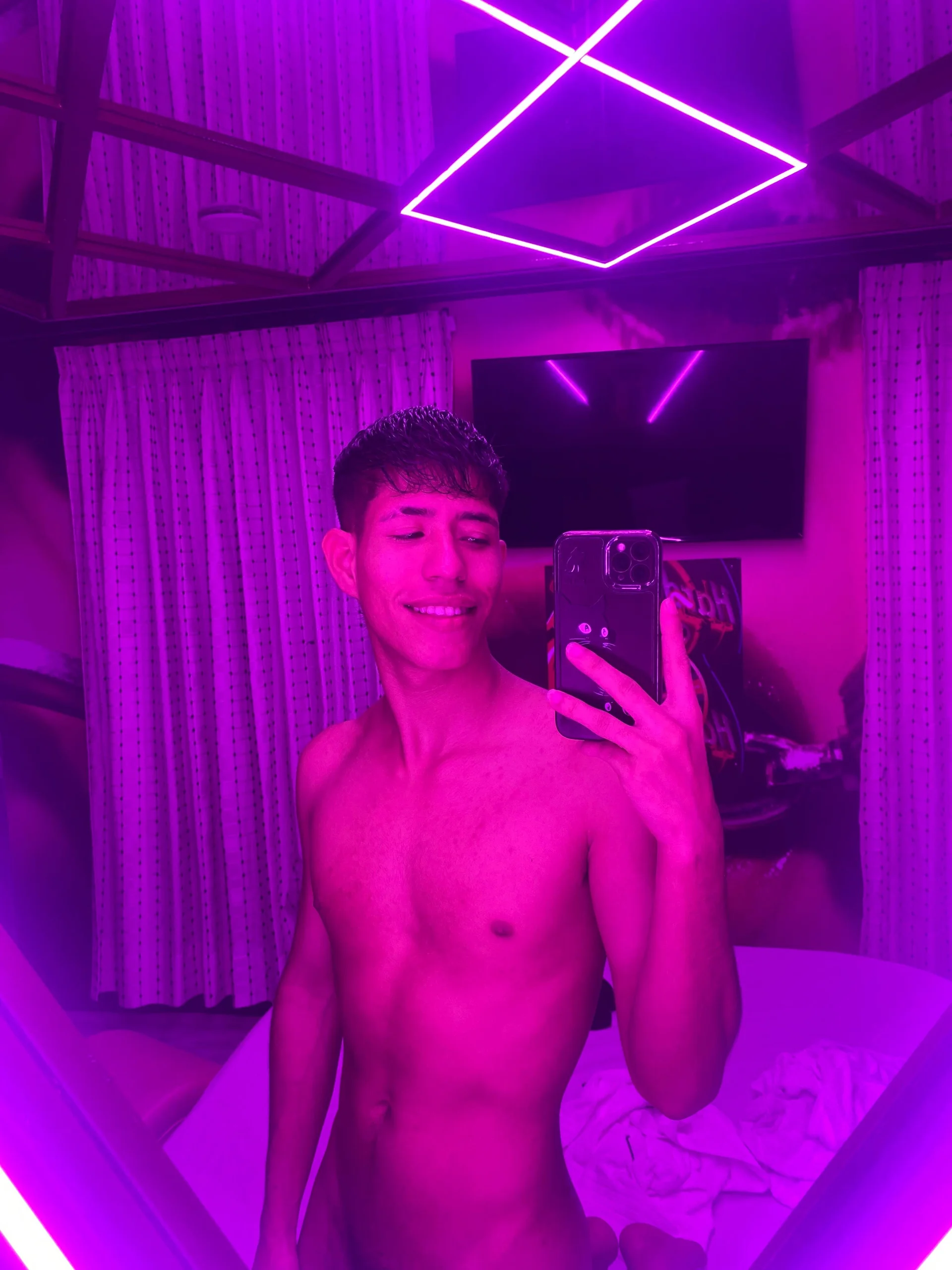 XXX Porn Photo of Nude dareck_18 17