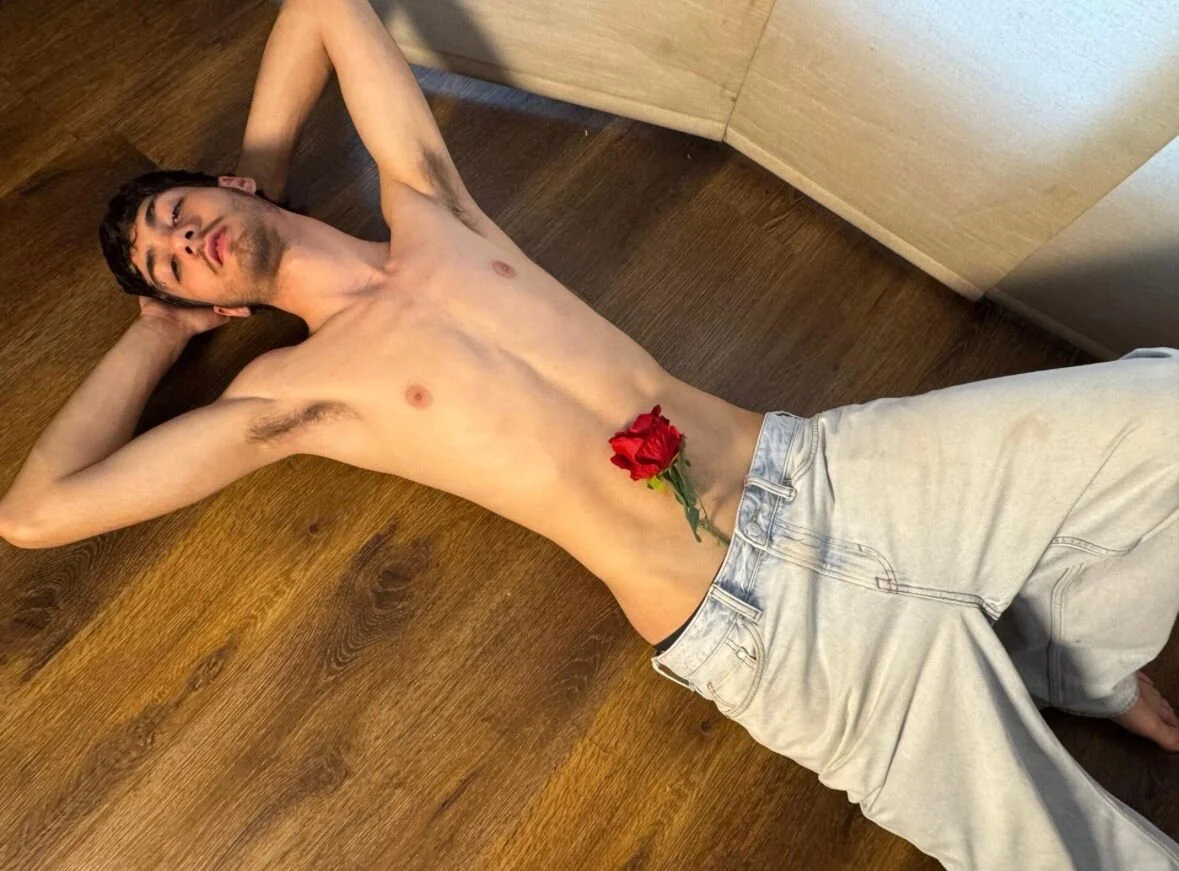 XXX Porn Photo of Nude Enzo_Crown 2