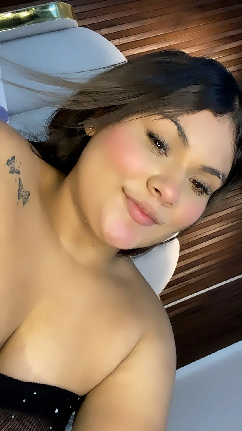 XXX Porn Photo of Nude Eimy_Curvy 12