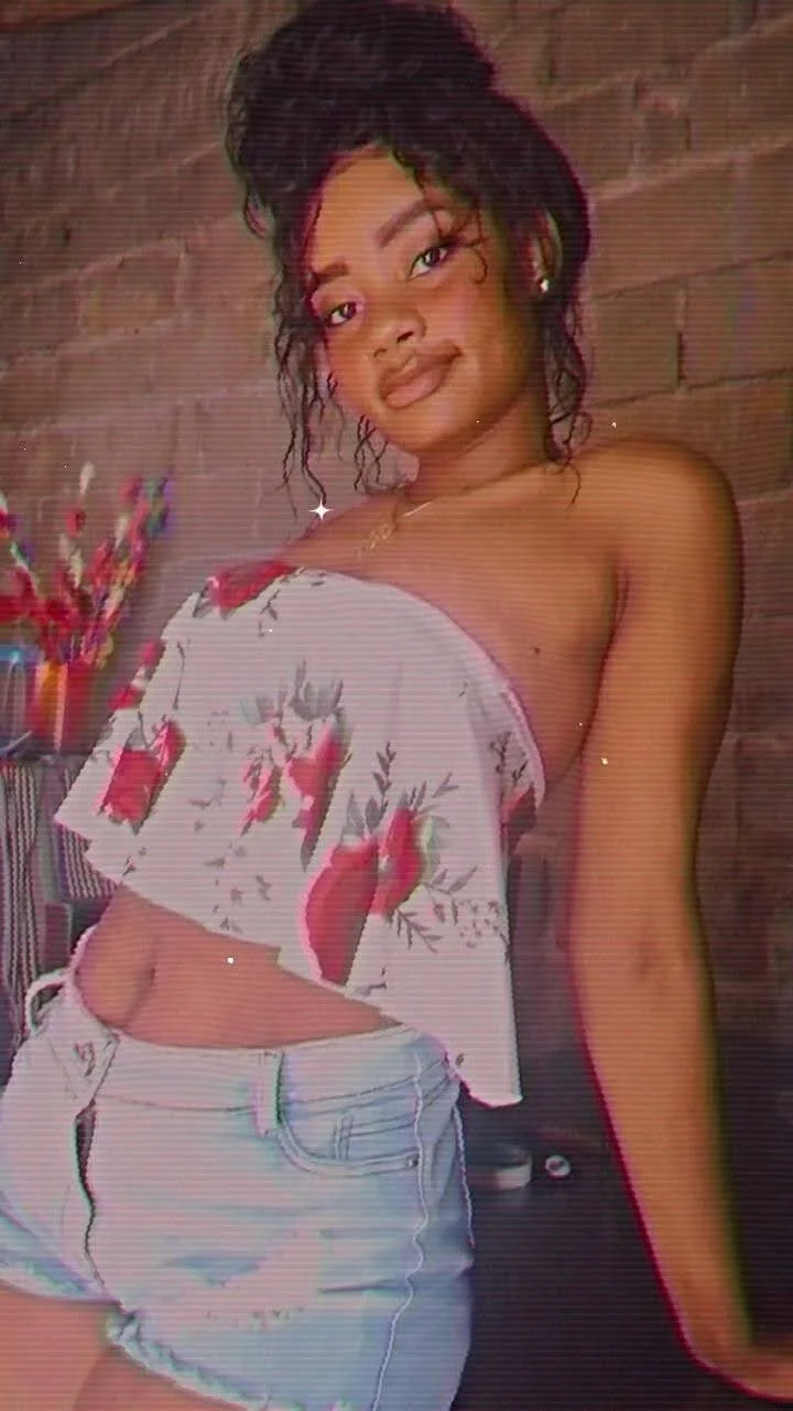 XXX Porn Photo of Nude leimy_brownn 1