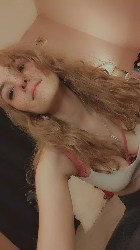 XXX Porn Photo of Nude EllieeRose 13