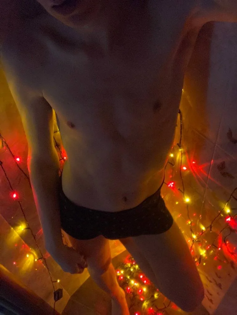 XXX Porn Photo of Nude Avery_adam 2