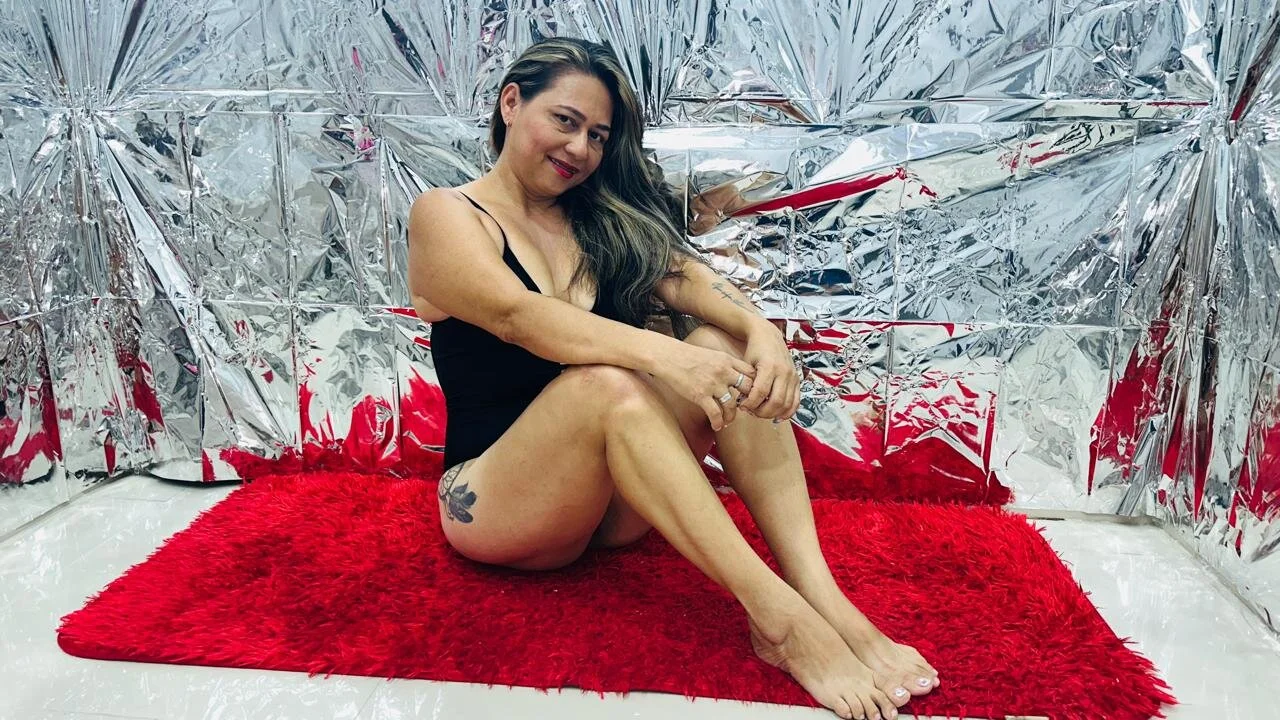 XXX Porn Photo of Nude Issis_Millf 1
