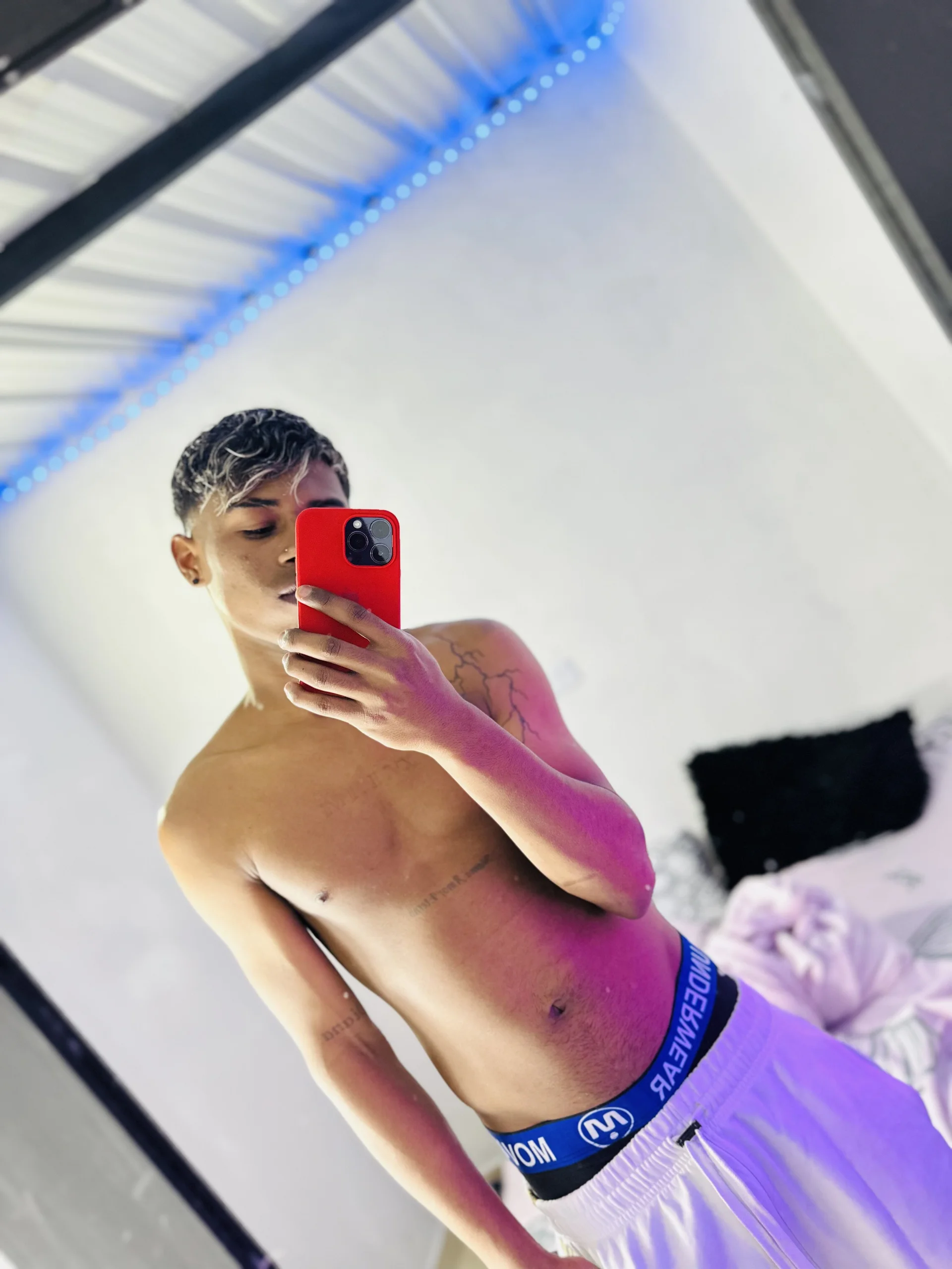 XXX Porn Photo of Nude yoendris_boy 5