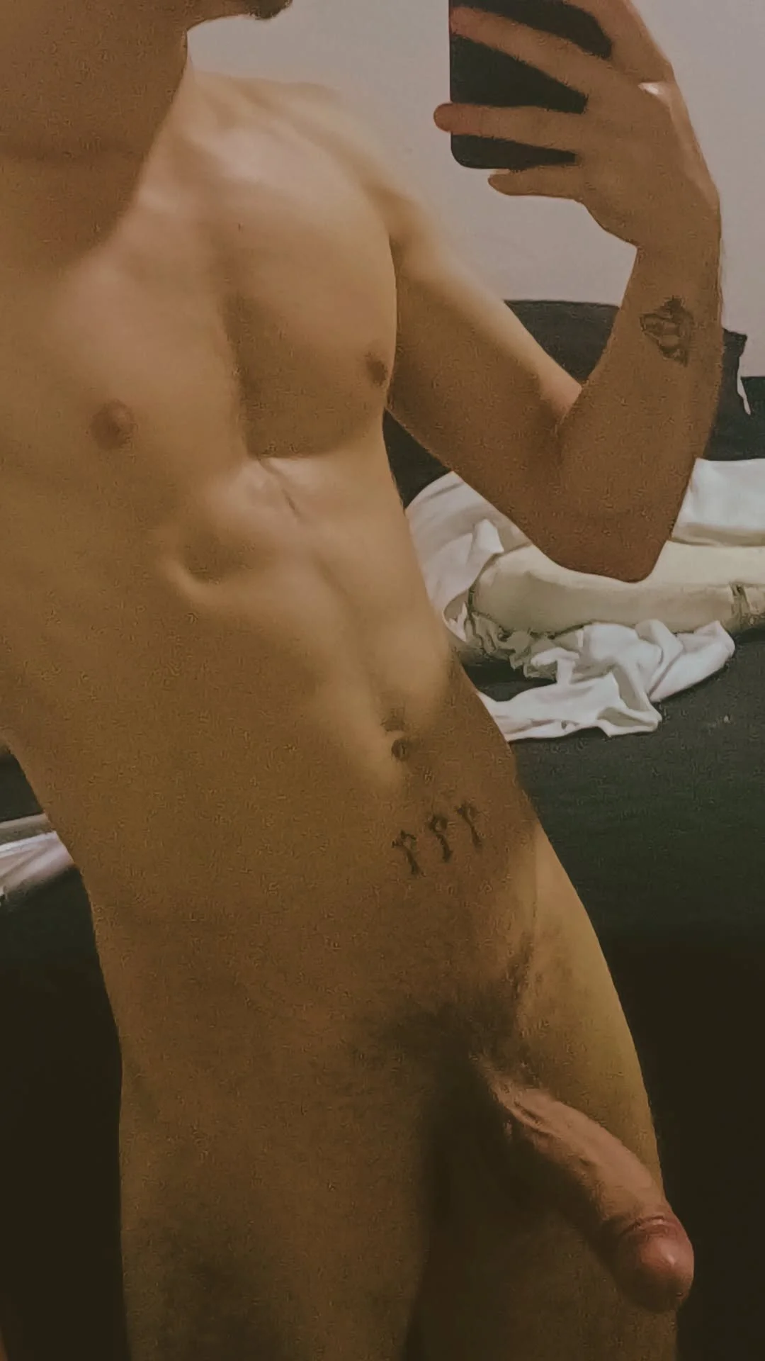 XXX Porn Photo of Nude Mobi_bigdick 2