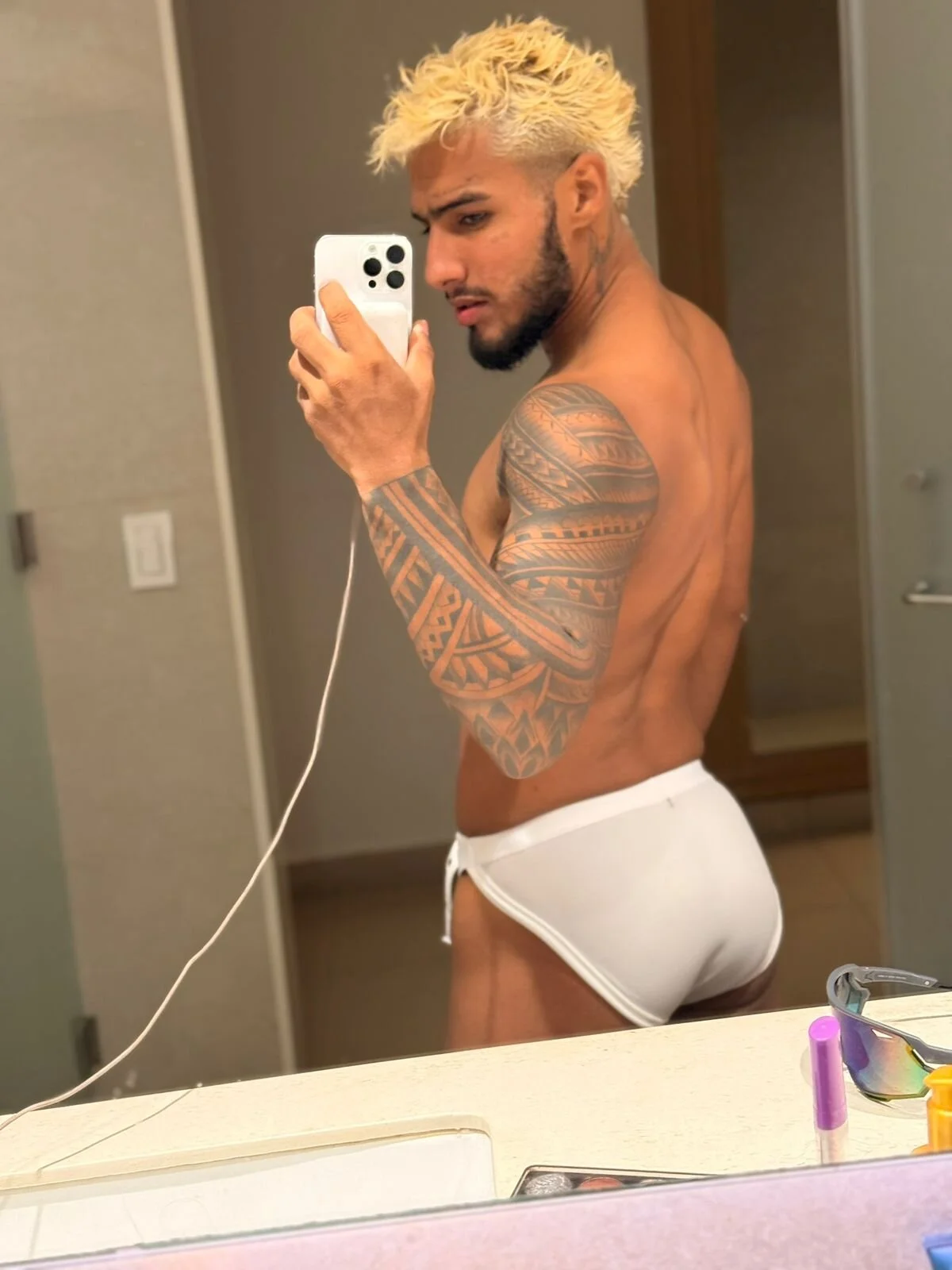 XXX Porn Photo of Nude YoiPerezDj 19