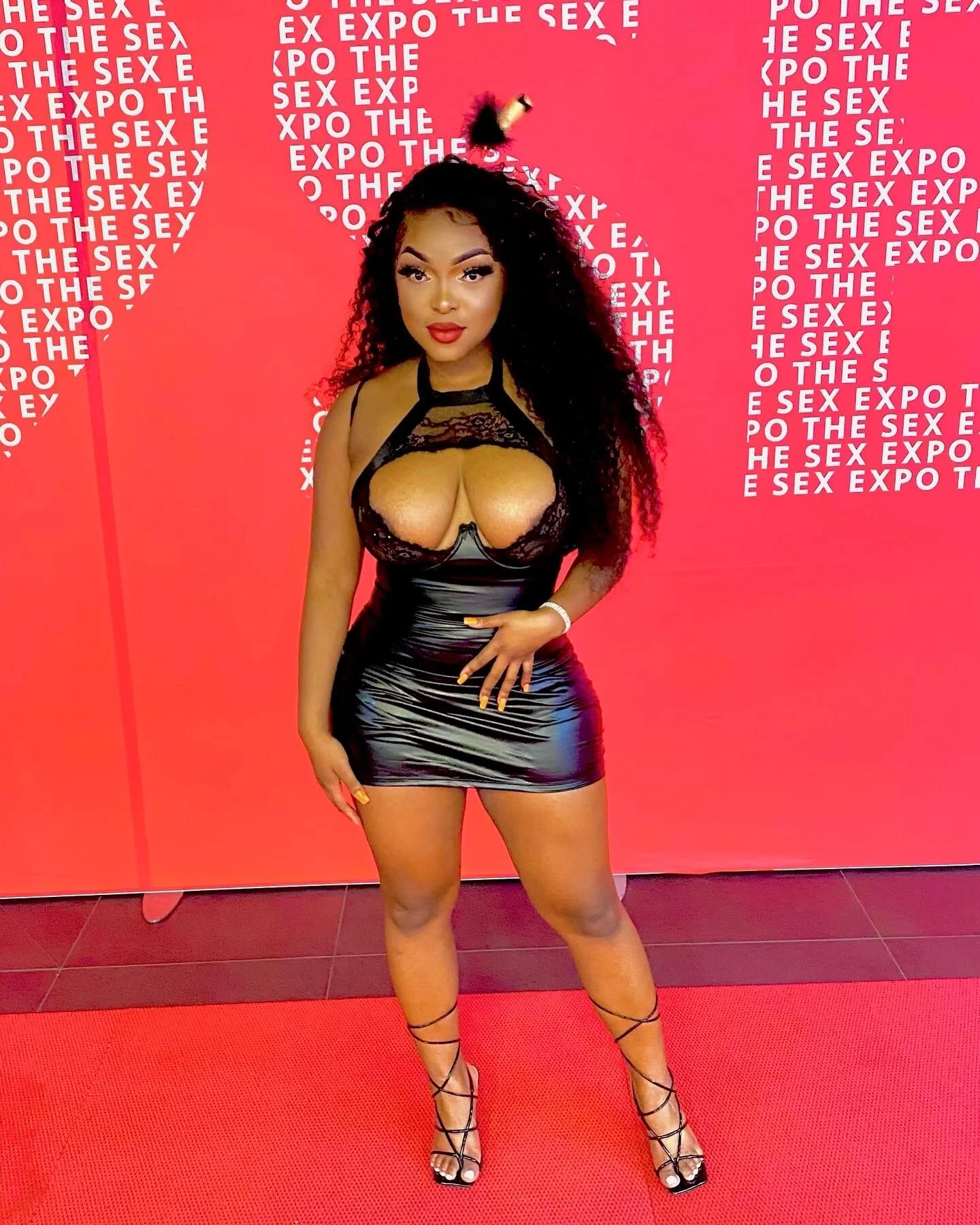 XXX Porn Photo of Nude BustyLwa 4