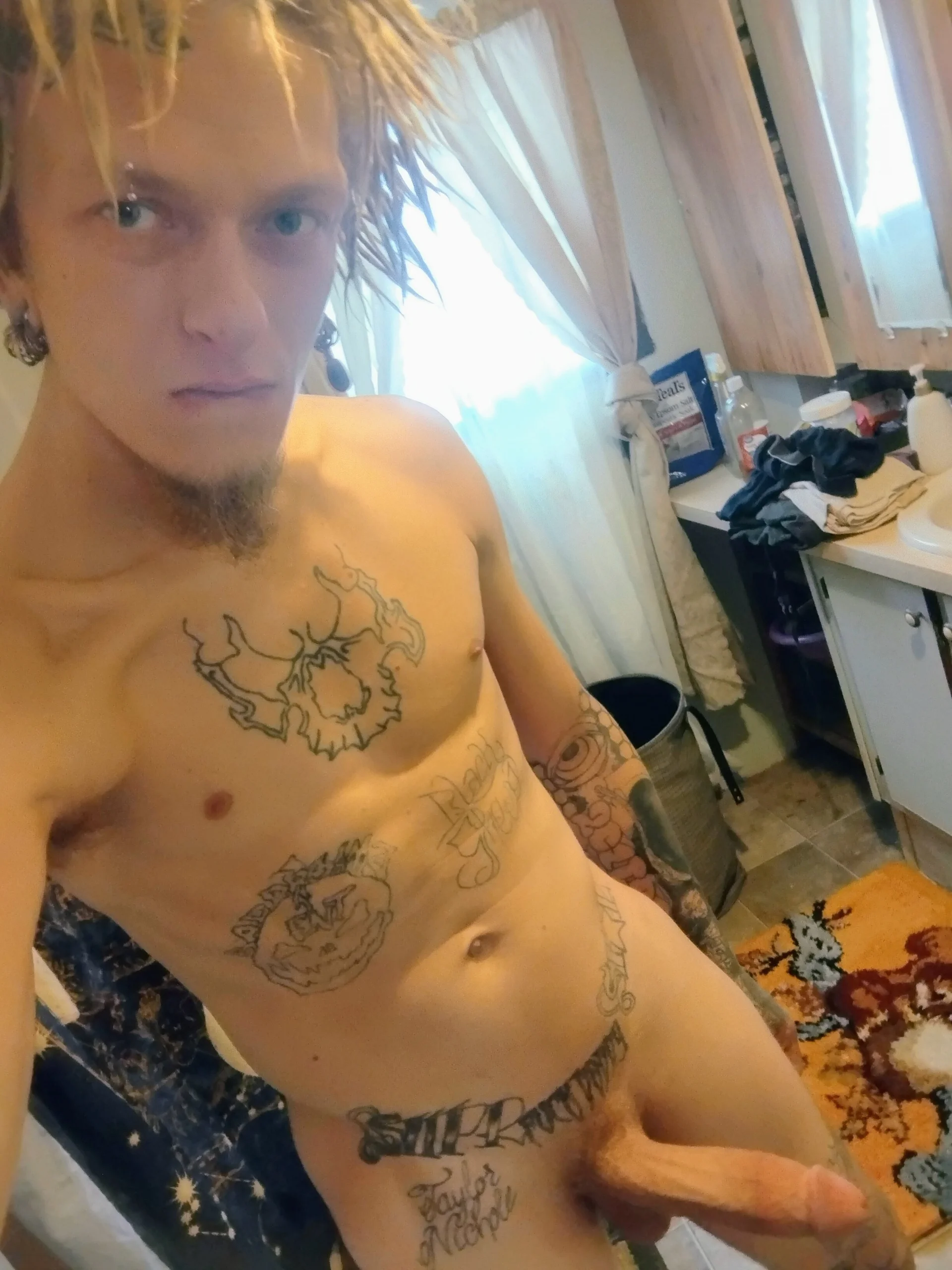 XXX Porn Photo of Nude Versaceballsack 4