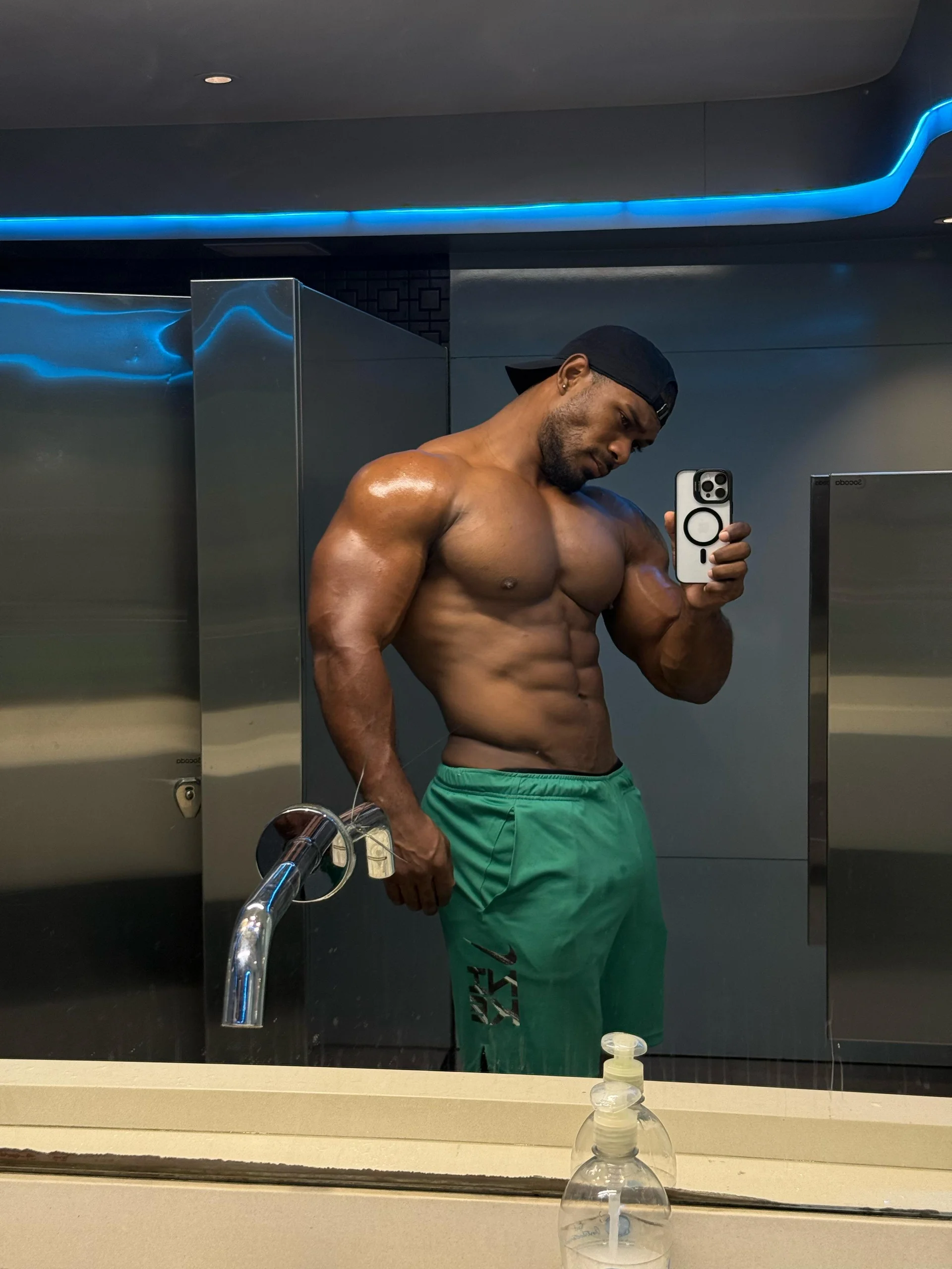 XXX Porn Photo of Nude Tyler_Waka01 30