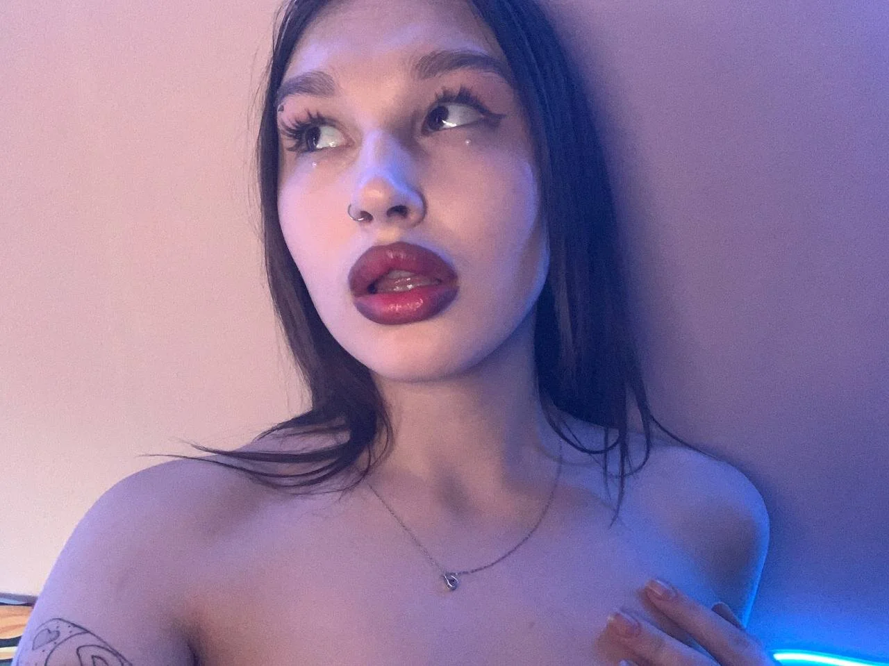 XXX Porn Photo of Nude EvelinaLuu 2