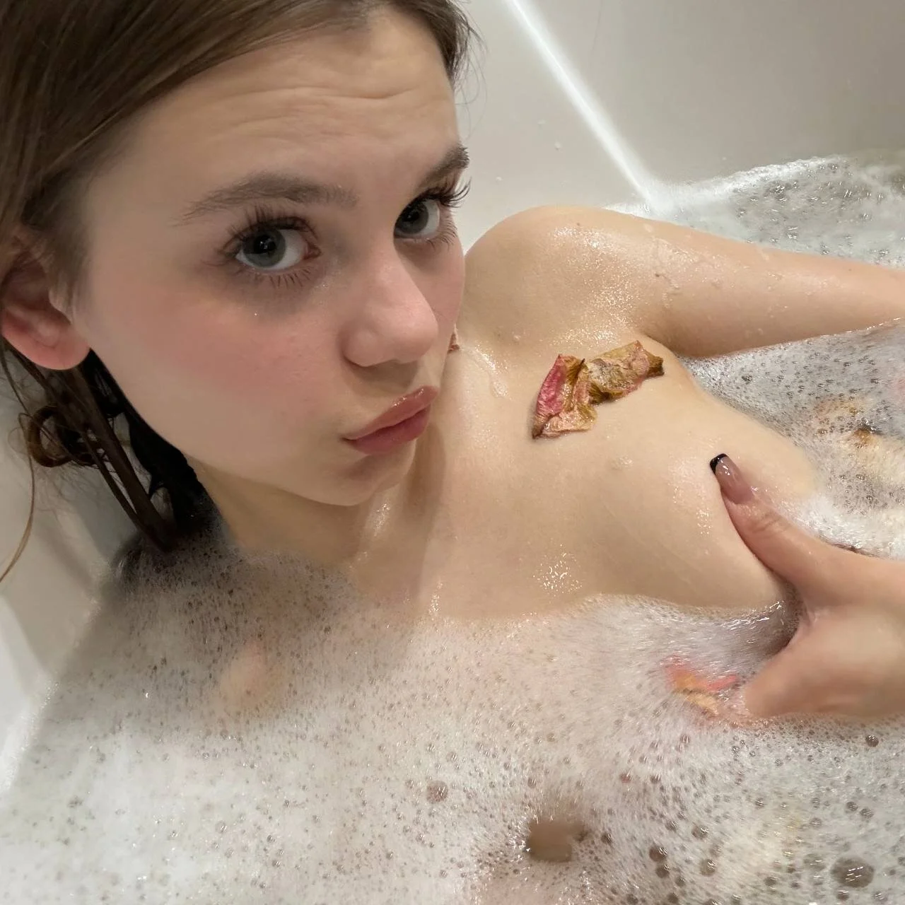 XXX Porn Photo of Nude its_me_lissa_ 19
