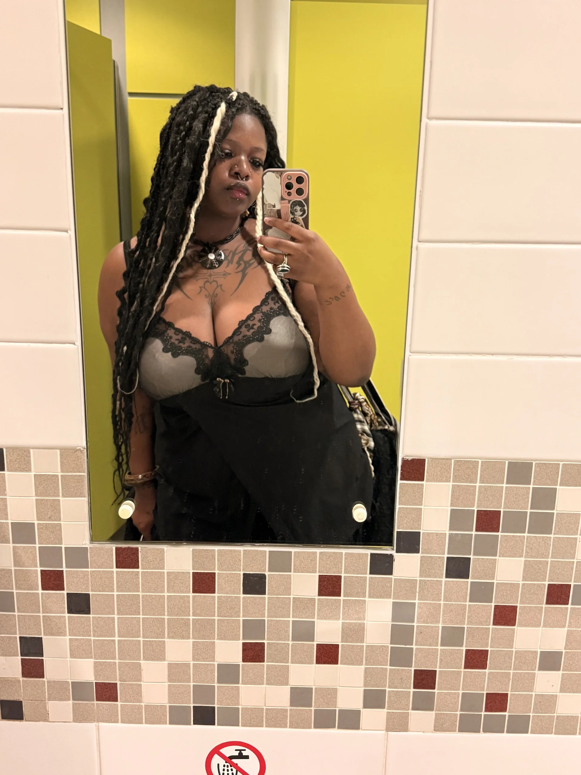 XXX Porn Photo of Nude vampbimbodoll 14