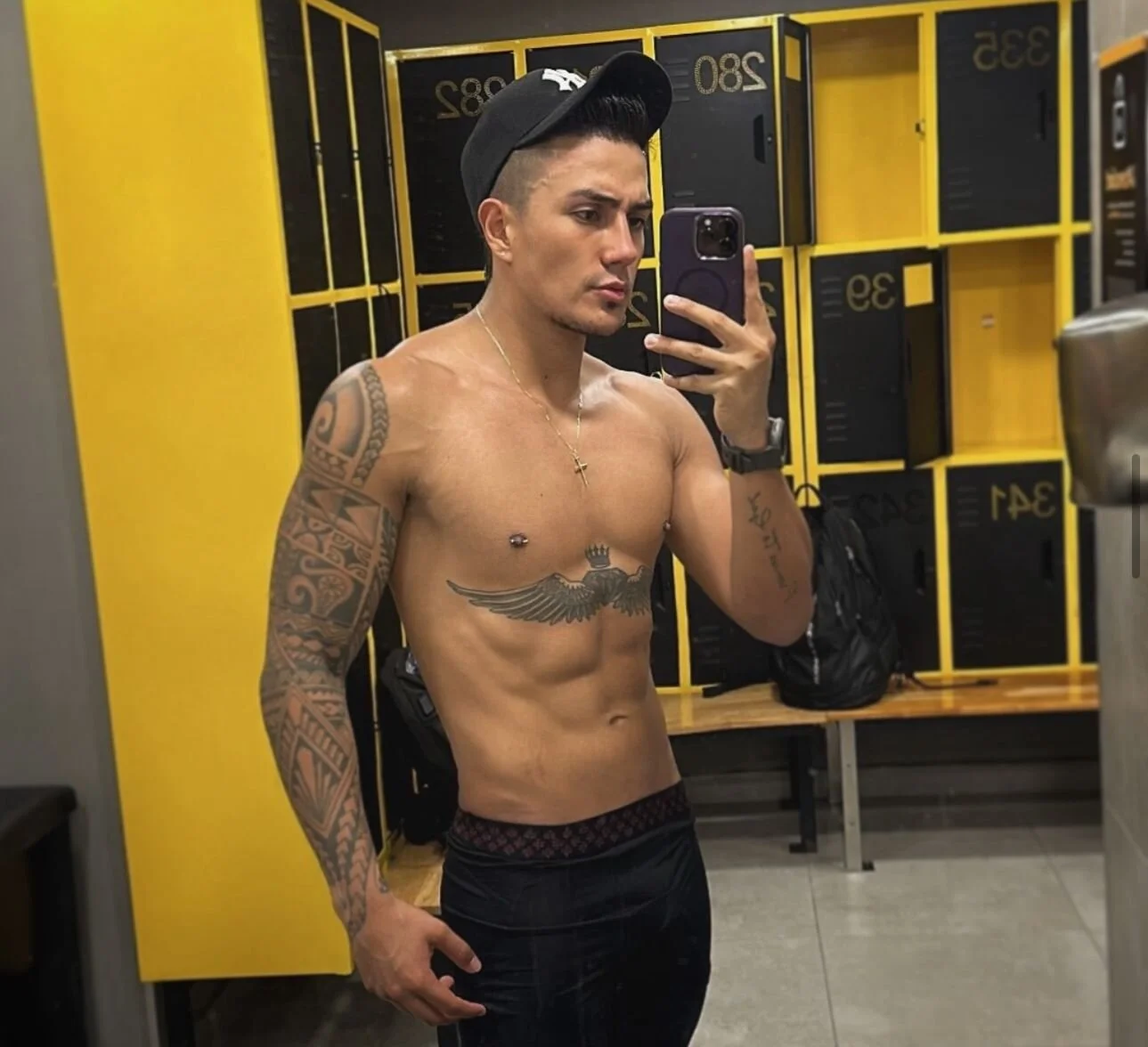 XXX Porn Photo of Nude Aron_Bolt 4