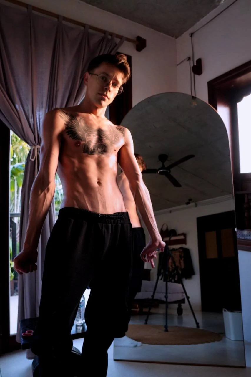 XXX Porn Photo of Nude William_Henry_ 1