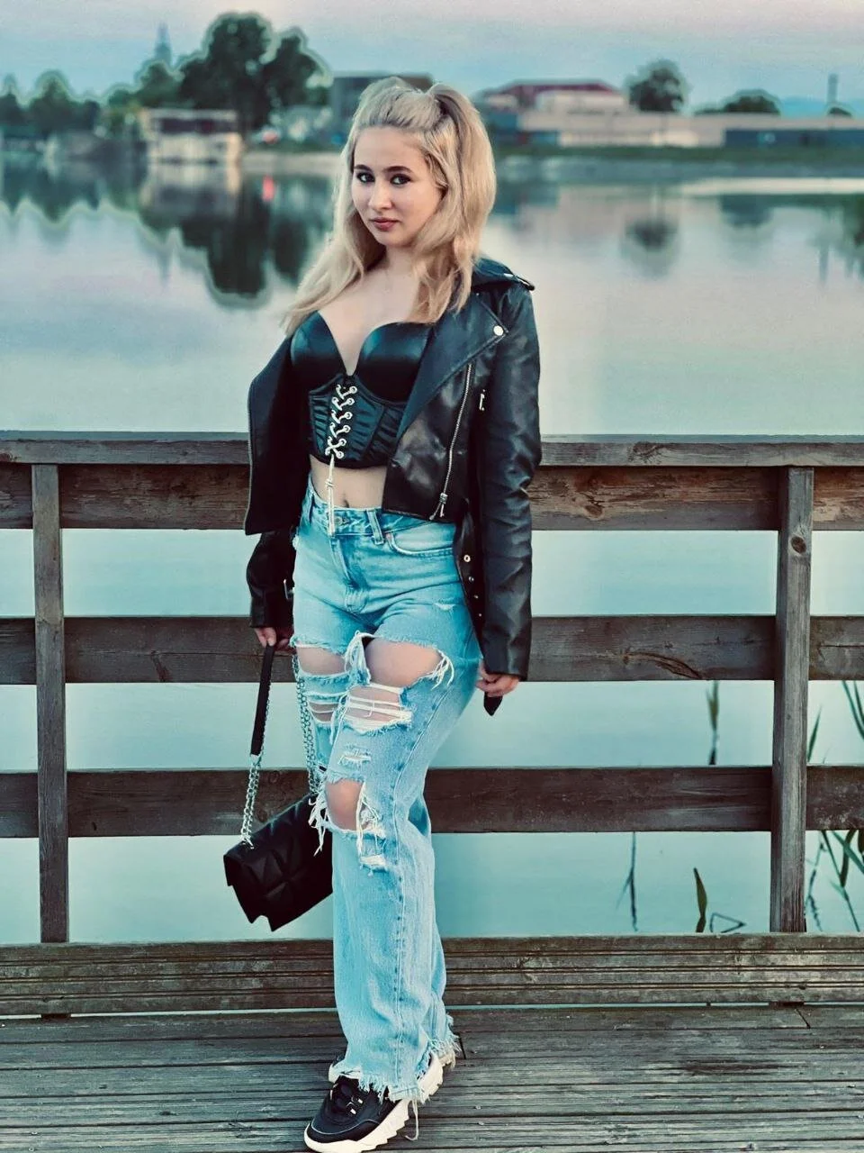 XXX Porn Photo of Nude SuzzySweet18 6