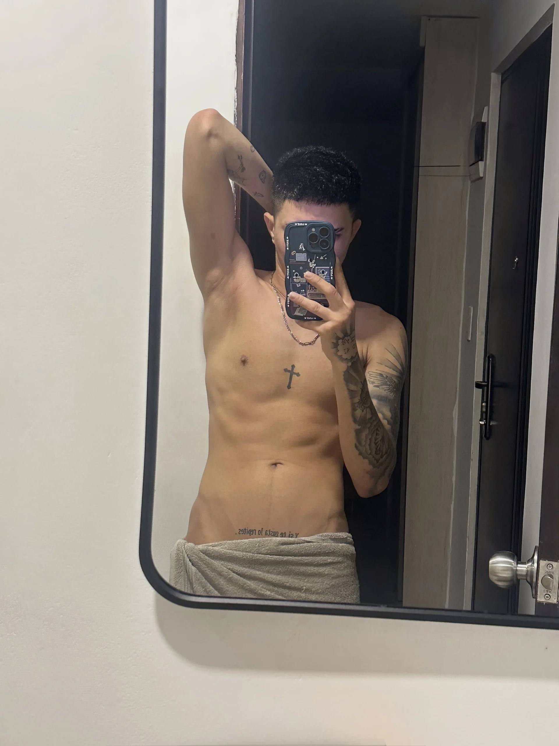XXX Porn Photo of Nude huge_Santiago 68