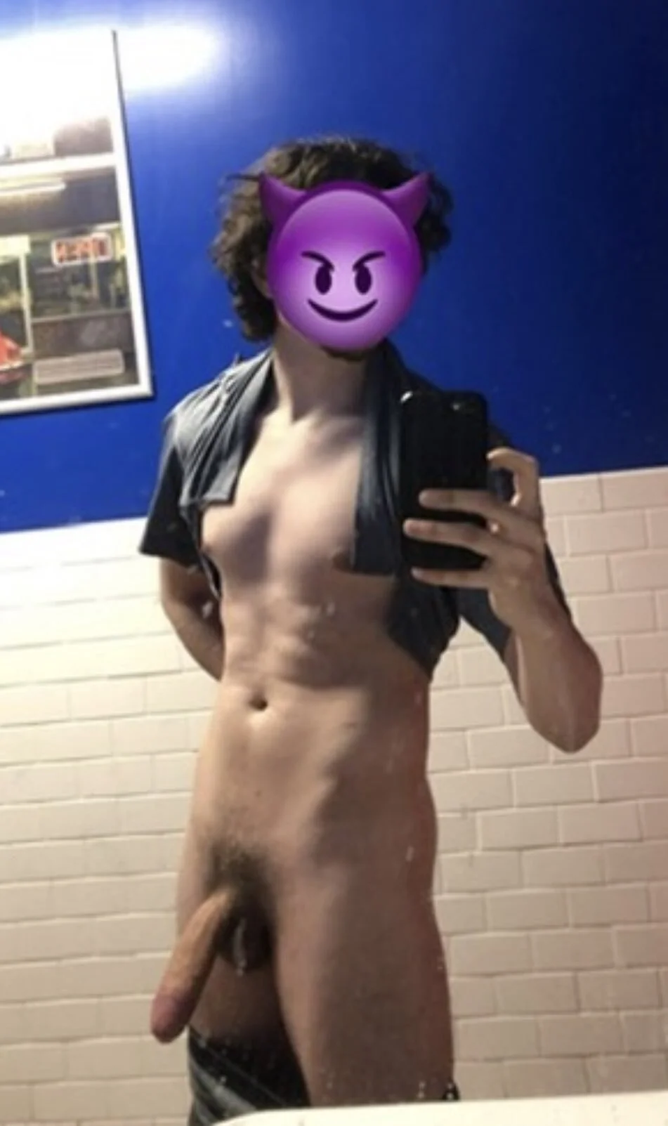 XXX Porn Photo of Nude BigDickPlaya101 1