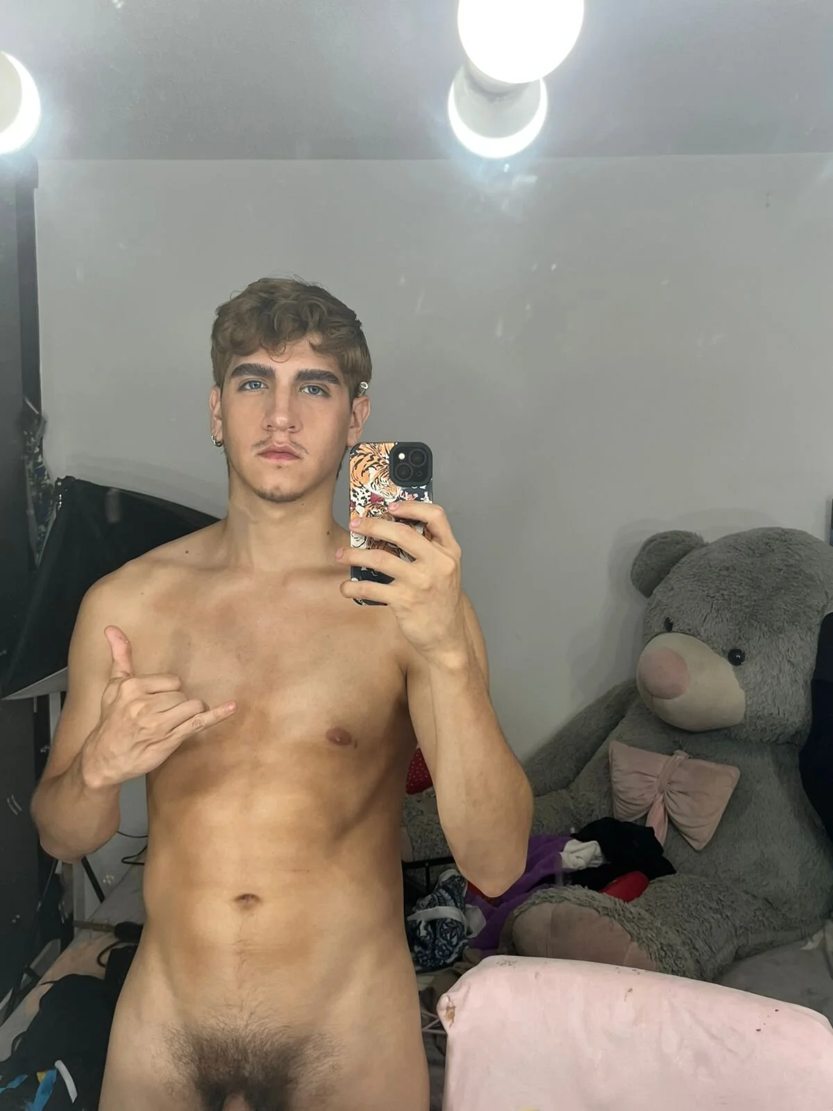 XXX Porn Photo of Nude zackary_0 7