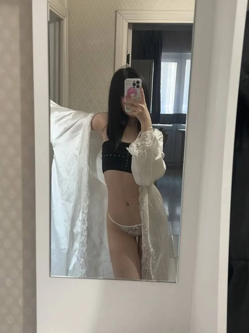 XXX Porn Photo of Nude AprilOnilll 21