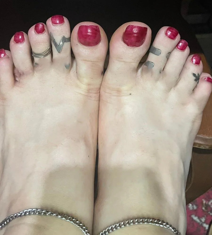 XXX Porn Photo of Nude feetqueens 6