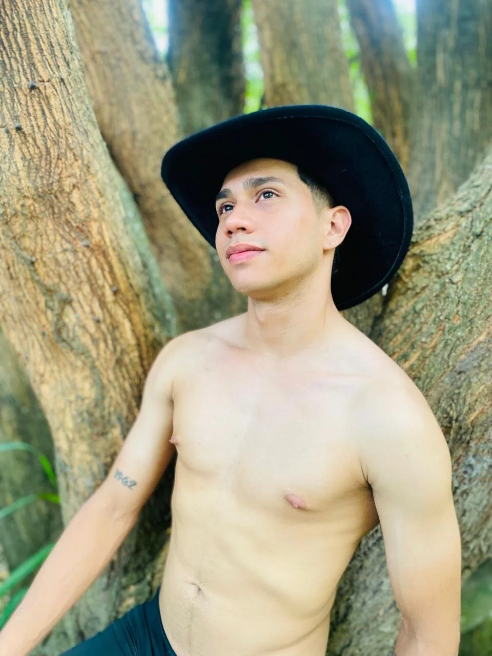 XXX Porn Photo of Nude JamesRoadd 2