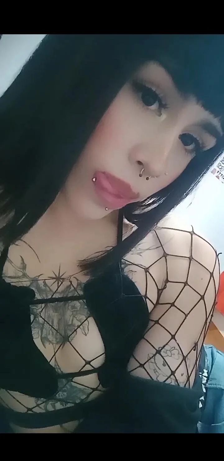 XXX Porn Photo of Nude martina_loneymoon 2