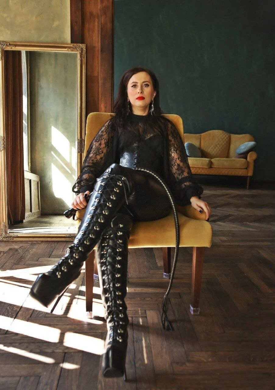 XXX Porn Photo of Nude LadyLeather 101