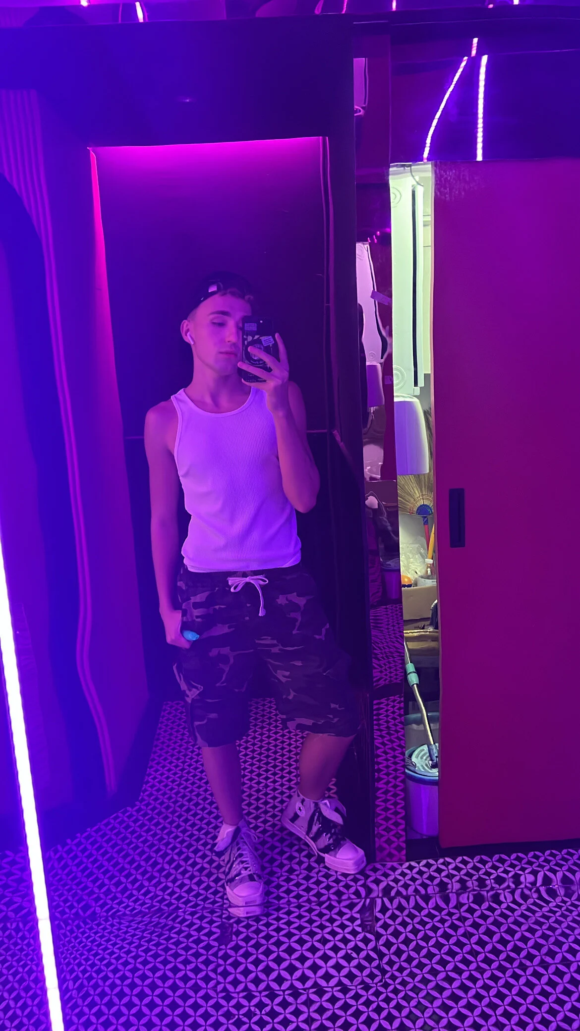 XXX Porn Photo of Nude slayboykleo 1